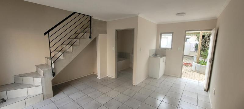 To Let 2 Bedroom Property for Rent in De Almeida Western Cape